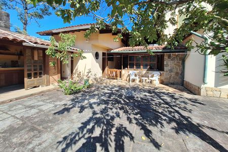 Casa à venda com 326m², 4 quartos e 7 vagasQuintal