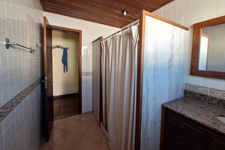 Casa à venda com 326m², 4 quartos e 7 vagasBanheiro 3
