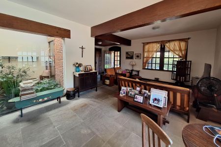 Sala 1 de casa à venda com 4 quartos, 326m² em Piratininga, Niterói