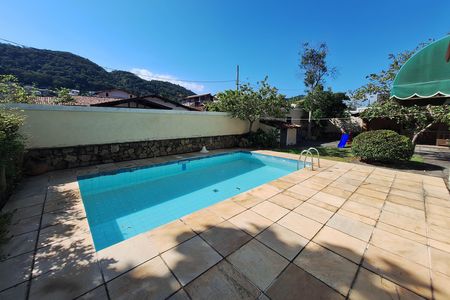 Casa à venda com 326m², 4 quartos e 7 vagasQuintal