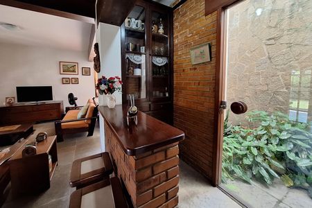 Casa à venda com 326m², 4 quartos e 7 vagasSala 1