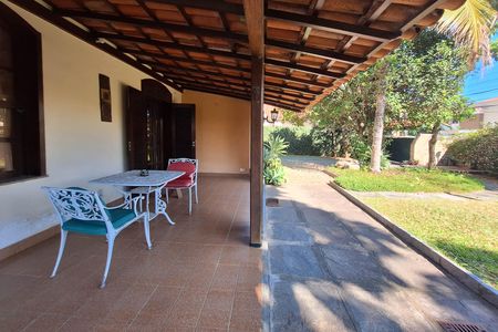 Casa à venda com 326m², 4 quartos e 7 vagasQuintal