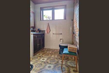 Casa à venda com 326m², 4 quartos e 7 vagasBanheiro 2