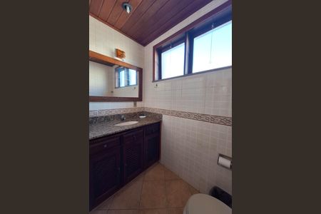 Casa à venda com 326m², 4 quartos e 7 vagasBanheiro 3