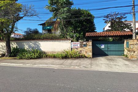 Casa à venda com 326m², 4 quartos e 7 vagasPlaca