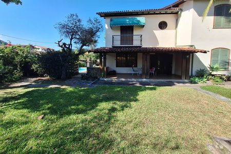 Casa à venda com 326m², 4 quartos e 7 vagasQuintal