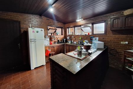 Casa à venda com 326m², 4 quartos e 7 vagasCozinha