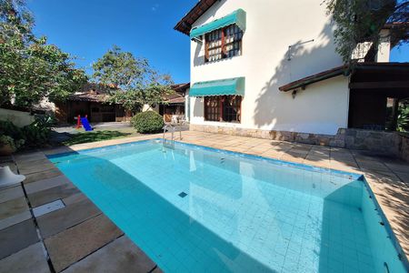 Casa à venda com 326m², 4 quartos e 7 vagasQuintal
