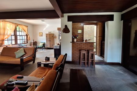 Sala 1 de casa à venda com 4 quartos, 326m² em Piratininga, Niterói