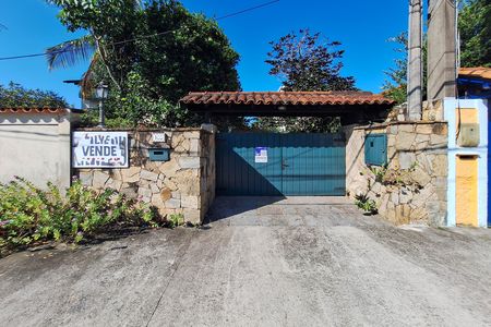 Casa à venda com 326m², 4 quartos e 7 vagasFachada