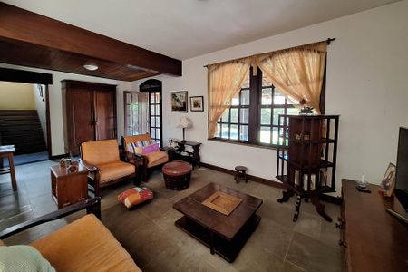 Sala 1 de casa à venda com 4 quartos, 326m² em Piratininga, Niterói