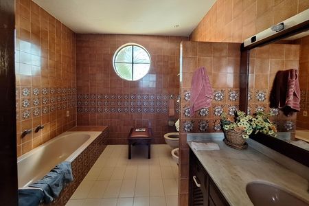 Casa à venda com 326m², 4 quartos e 7 vagasBanheiro da Suíte 1