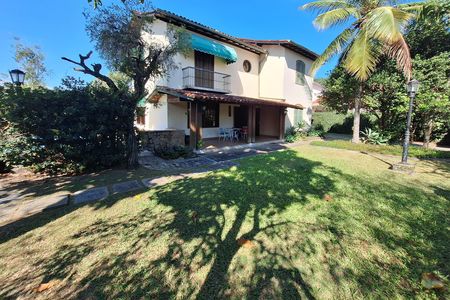 Casa à venda com 326m², 4 quartos e 7 vagasQuintal
