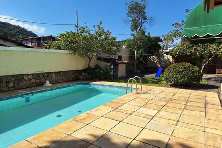 Casa à venda com 326m², 4 quartos e 7 vagasQuintal