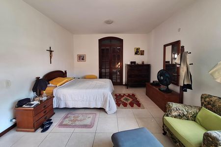 Casa à venda com 326m², 4 quartos e 7 vagasSuíte 1