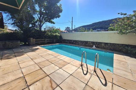 Casa à venda com 326m², 4 quartos e 7 vagasQuintal