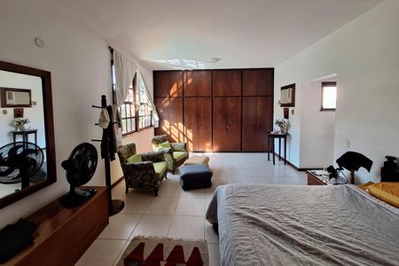 Casa à venda com 326m², 4 quartos e 7 vagasSuíte 1
