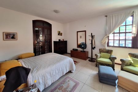 Casa à venda com 326m², 4 quartos e 7 vagasSuíte 1