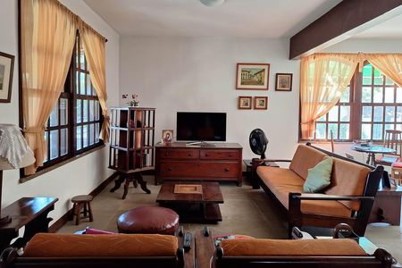 Casa à venda com 326m², 4 quartos e 7 vagasSala 1