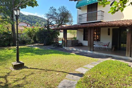 Casa à venda com 326m², 4 quartos e 7 vagasQuintal