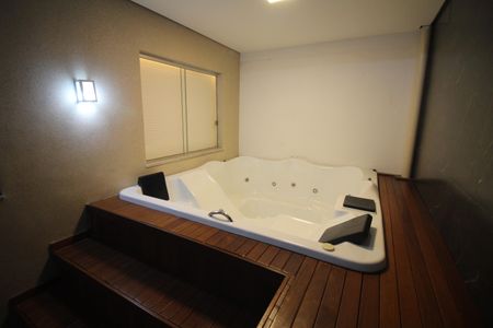 Apartamento à venda com 130m², 2 quartos e 2 vagasBanheira