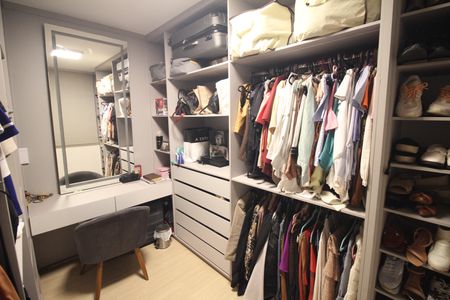 Apartamento à venda com 130m², 2 quartos e 2 vagasCloset Quarto 1