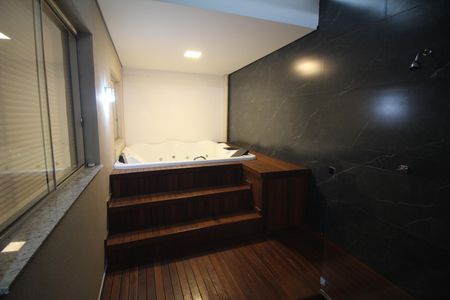 Apartamento à venda com 130m², 2 quartos e 2 vagasBanheira