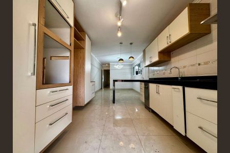 Casa à venda com 220m², 5 quartos e 2 vagasFoto 06