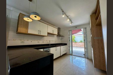 Casa à venda com 220m², 5 quartos e 2 vagasFoto 08