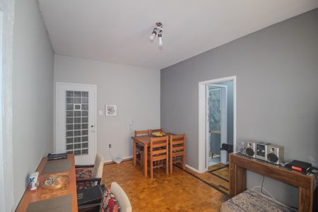 Apartamento à venda com 74m², 2 quartos e sem vagaSala