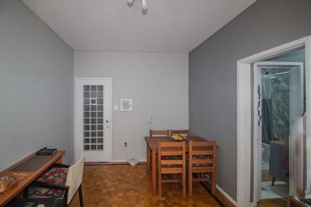 Apartamento à venda com 74m², 2 quartos e sem vagaSala