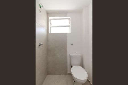 Banheiro de apartamento à venda com 1 quarto, 40m² em Partenon, Porto Alegre
