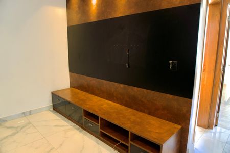 Apartamento para alugar com 108m², 2 quartos e 3 vagas Apartamento para alugar com 108m², 2 quartos e 3 vagasSala - Detalhe Painel