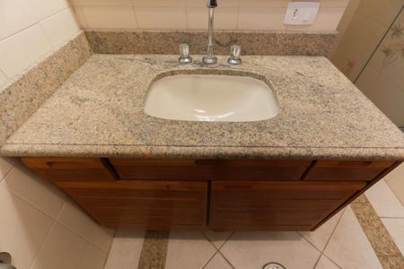 Casa à venda com 411m², 4 quartos e 3 vagasBanheiro da suíte 4