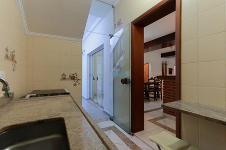 Casa à venda com 411m², 4 quartos e 3 vagasCozinha de apoio