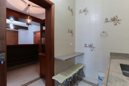 Casa à venda com 411m², 4 quartos e 3 vagasCozinha de apoio