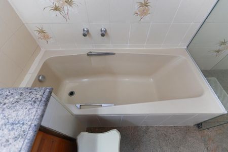 Casa à venda com 411m², 4 quartos e 3 vagasBanheiro da suíte 1