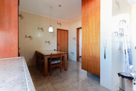 Casa à venda com 411m², 4 quartos e 3 vagasCopa e cozinha
