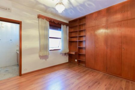 Casa à venda com 411m², 4 quartos e 3 vagasSuíte 3