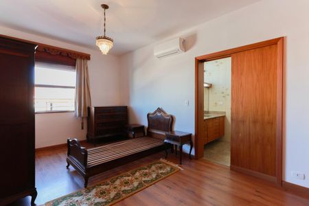Casa à venda com 411m², 4 quartos e 3 vagasSuíte 2