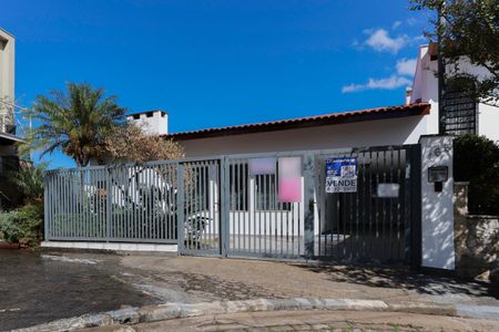 Casa à venda com 411m², 4 quartos e 3 vagasFachada + plaquinha