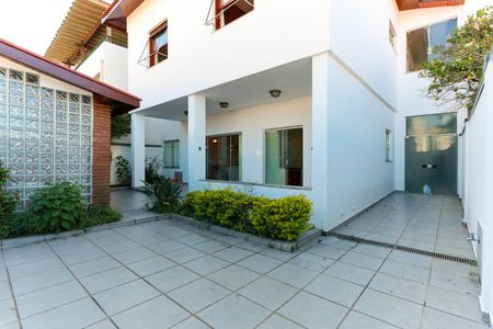 Casa à venda com 411m², 4 quartos e 3 vagasQuintal