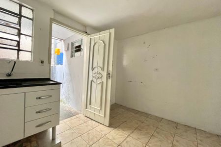 Cozinha de casa para alugar com 1 quarto, 17m² em Vila Guarani (zona Sul), São Paulo