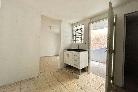 Cozinha de casa para alugar com 1 quarto, 17m² em Vila Guarani (zona Sul), São Paulo
