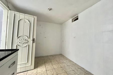 Cozinha de casa para alugar com 1 quarto, 17m² em Vila Guarani (zona Sul), São Paulo