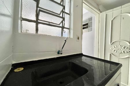 Cozinha de casa para alugar com 1 quarto, 17m² em Vila Guarani (zona Sul), São Paulo