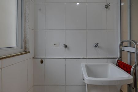 Apartamento para alugar com 68m², 2 quartos e 1 vagaÁrea de Serviço