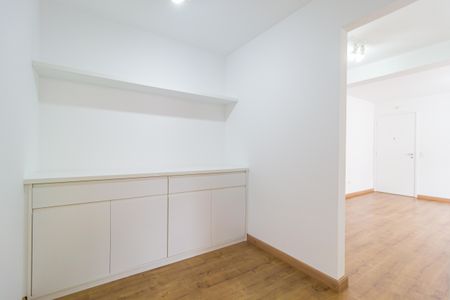 Corredor de apartamento para alugar com 2 quartos, 62m² em Vila Canero, São Paulo