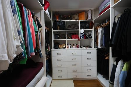 Apartamento à venda com 126m², 3 quartos e 3 vagas Apartamento à venda com 126m², 3 quartos e 3 vagasCloset da suíte