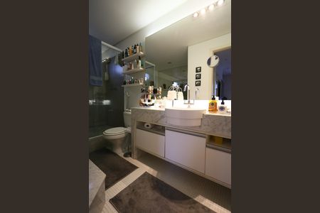 Apartamento à venda com 126m², 3 quartos e 3 vagas Apartamento à venda com 126m², 3 quartos e 3 vagasBanheiro da Suíte
